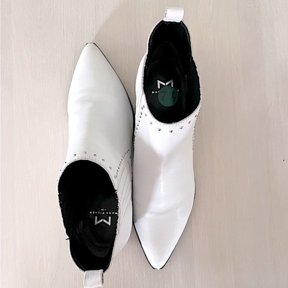 NEW Marc Fisher LTD Yami white leather studded ankle booties - Picture 6 of 9